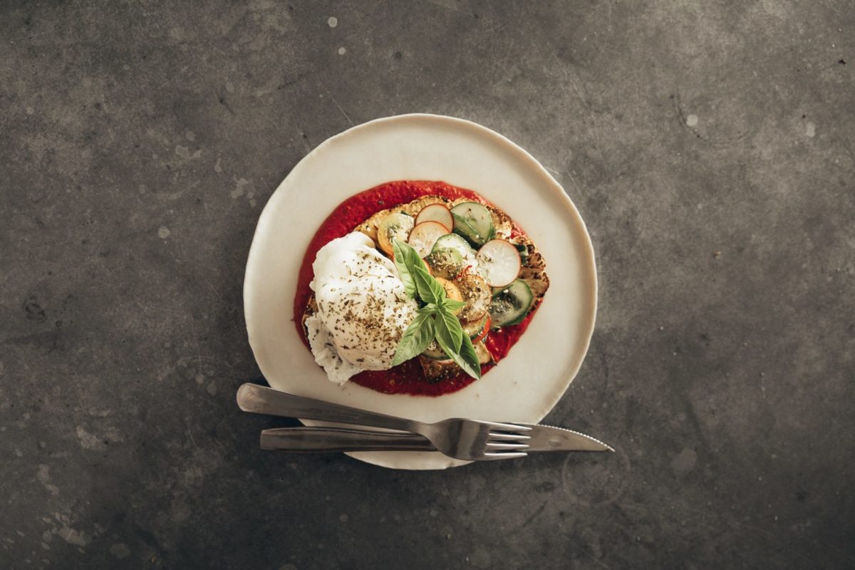 Cauliflower steak Recipe with beetroot hummus and poached eggs